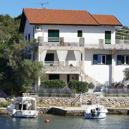 Apartment Pirka *