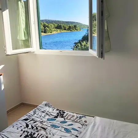 Pirka Apartment Pirovac